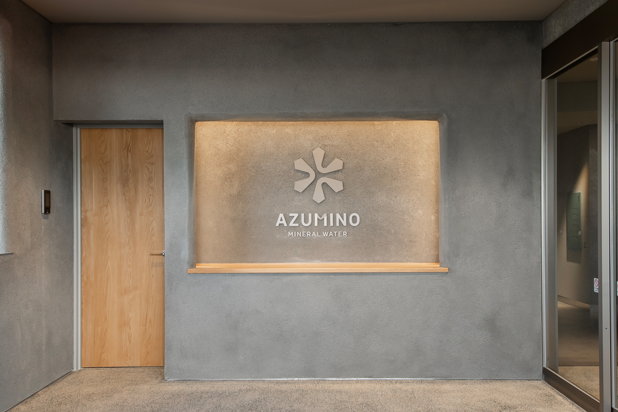 株式会社安曇野ミネラルウォーター　CI刷新